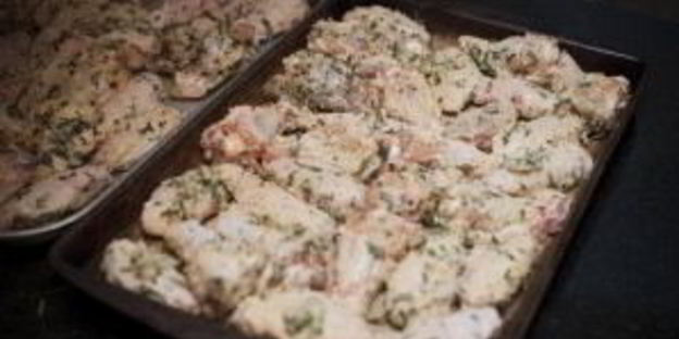 запеченные куриные крылышки с розмарином