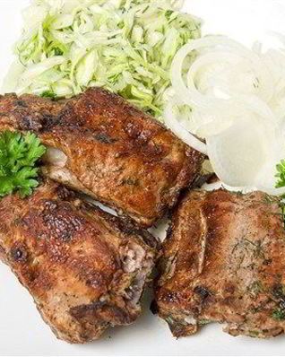 Жареная баранина с тимьяном и савойской капустой