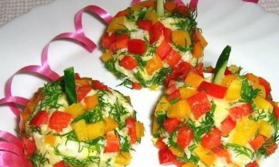 Рецепт новогоднего салата-гарнира из овощей елочные шары