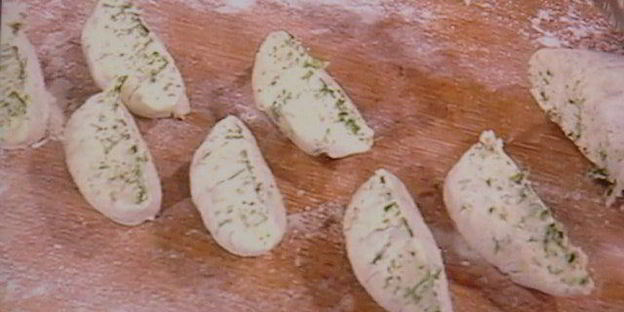 ньокки из рикотты со свежей зеленью