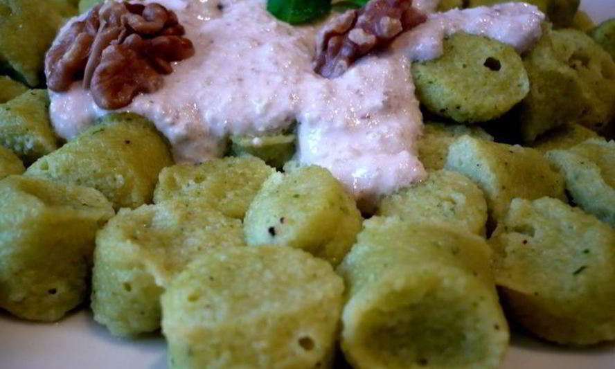 Рецепт ньокков с базиликом под соусом из грецкого ореха