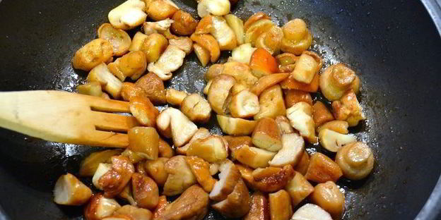 ньокки-суфле под грибным соусом бешамель