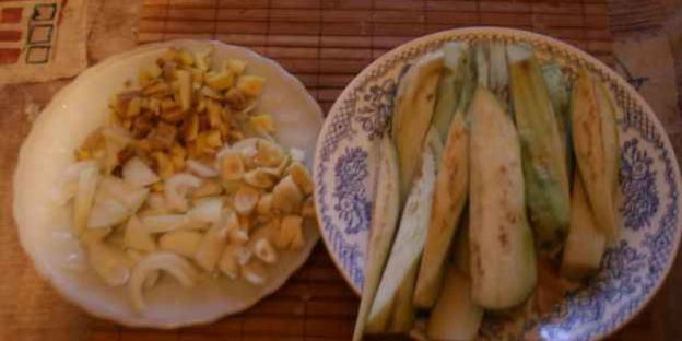 баклажаны в винном соусе