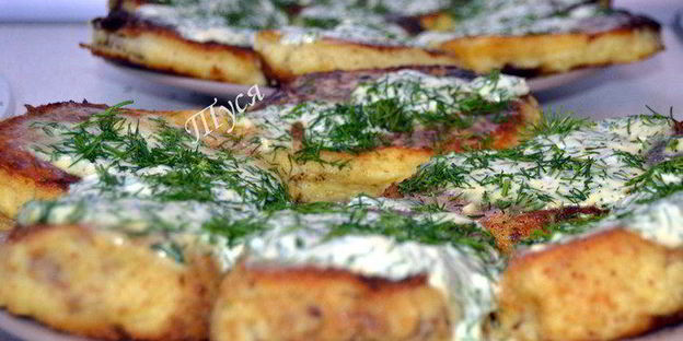 биточки картофельные с мясной начинкой