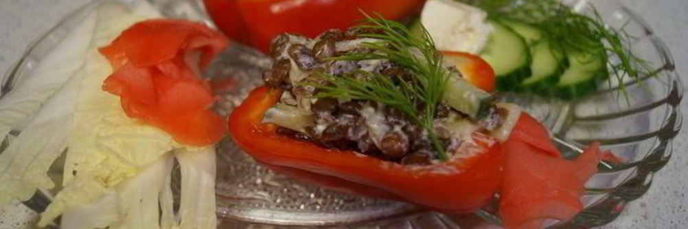 Фаршированный болгарский перец с чечевицей