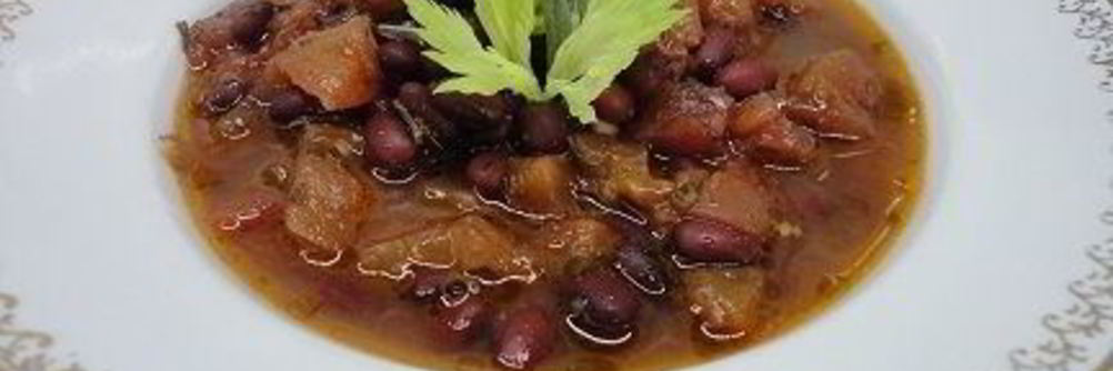 Фасоль в томатном соусе с розмарином