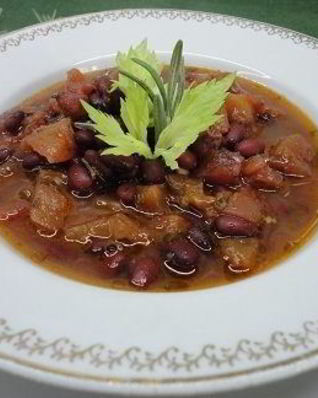 Фасоль в томатном соусе с розмарином