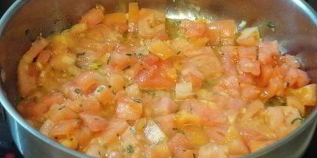 фасоль в томатном соусе с розмарином