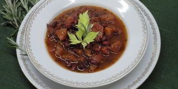 фасоль в томатном соусе с розмарином