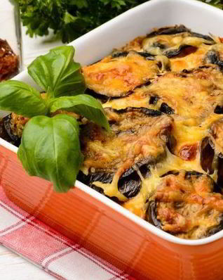 Греческая мусака с баклажанами и фаршем