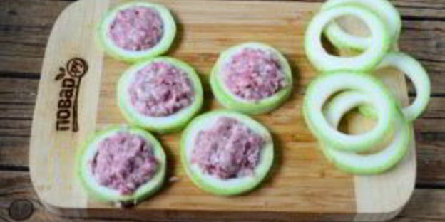 кабачки в кляре с фаршем по-домашнему