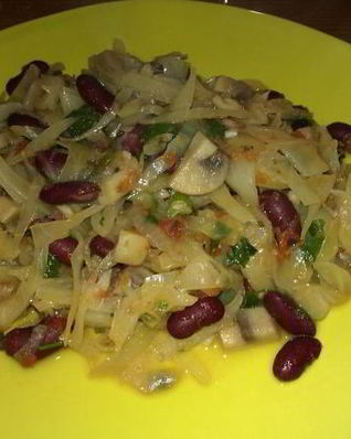 Капуста тушеная с фасолью и грибами