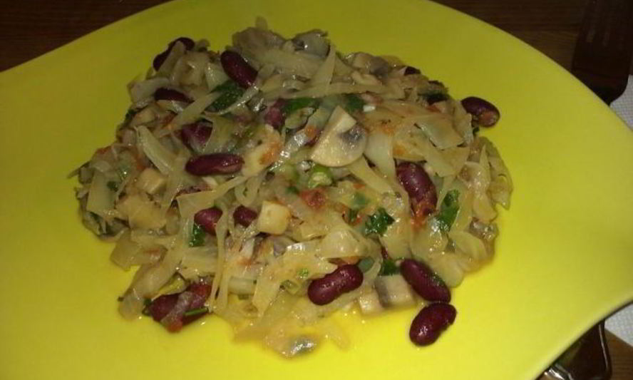 Рецепт капусты тушеной с фасолью и грибами