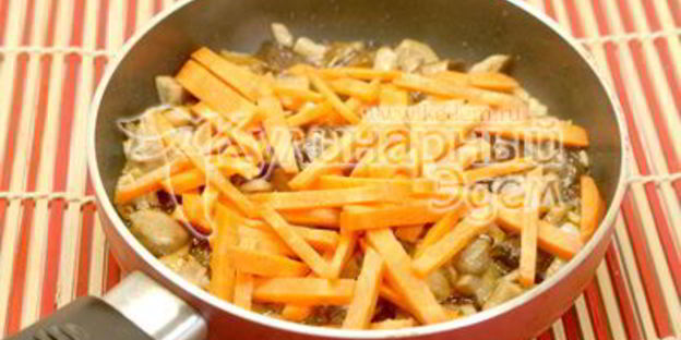 картофель тушеный с белыми грибами