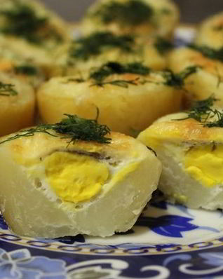 Картофель, запеченный с перепелиными яйцами