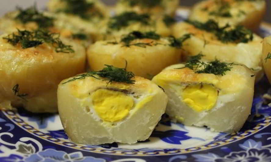 Рецепт картофеля, запеченного с перепелиными яйцами
