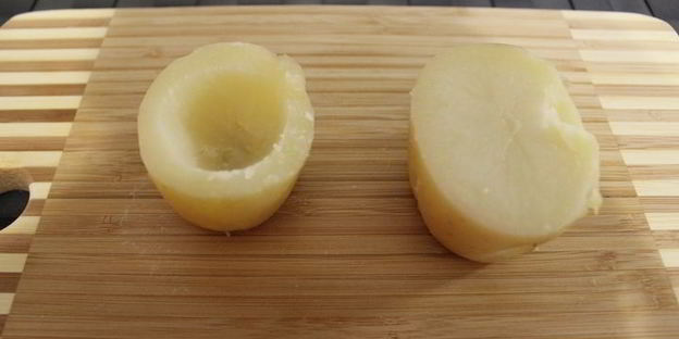 картофель, запеченный с перепелиными яйцами