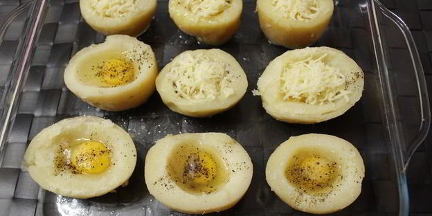 картофель, запеченный с перепелиными яйцами