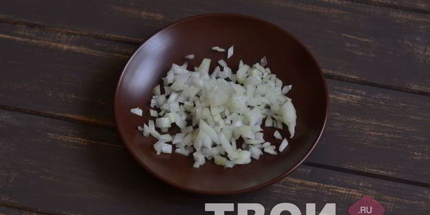 картофель, запеченный с зеленым горошком и сыром