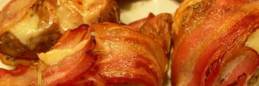 Картофель, запеченный в беконе с розмарином и фетой
