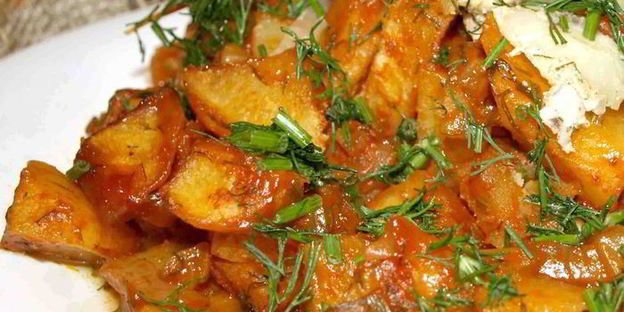 картофель, запеченный в томате