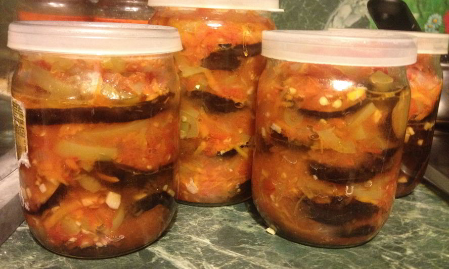 Рецепт консервированных баклажанов в томатном соусе