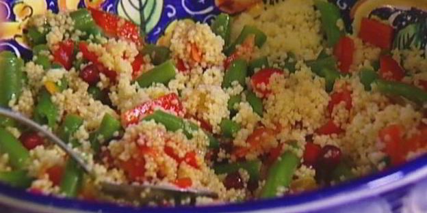 кускус с фасолью, гранатом и сладким перцем