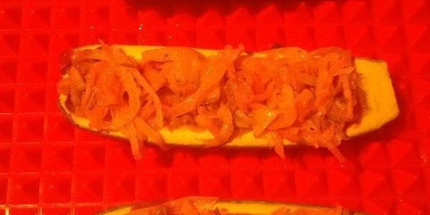 лодочки из кабачков, фаршированные овощами