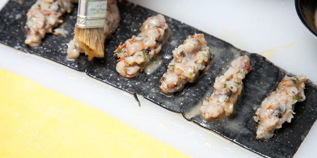 папарделле, фаршированные кальмарами, в кабачковом песто