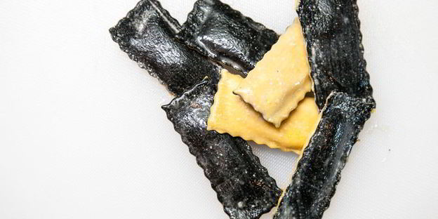 папарделле, фаршированные кальмарами, в кабачковом песто