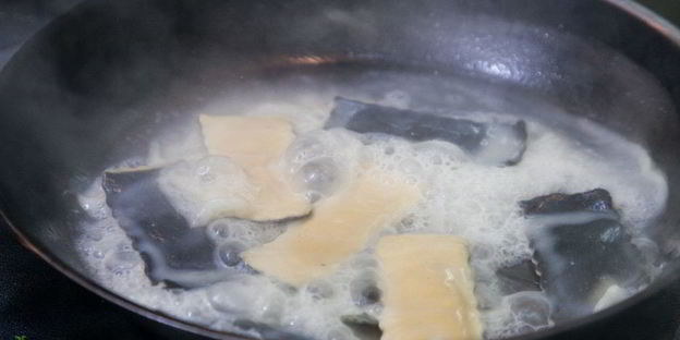 папарделле, фаршированные кальмарами, в кабачковом песто