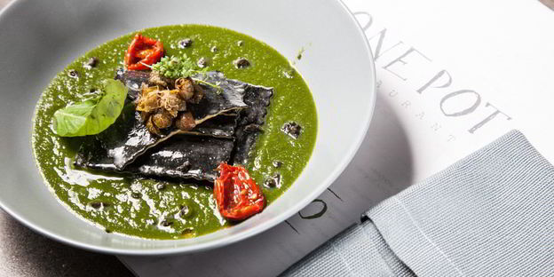 папарделле, фаршированные кальмарами, в кабачковом песто