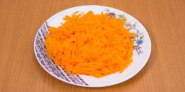 перец, фаршированный индейкой, тушенный в помидорах