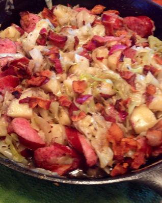 Польская тушеная капуста с колбасой