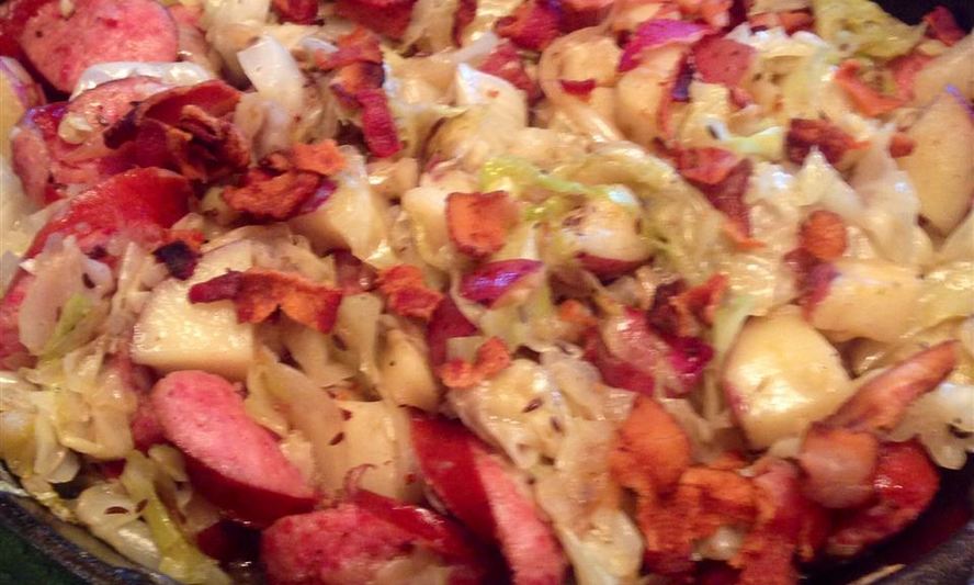 Рецепт польской тушеной капусты с колбасой