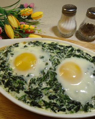 Шпинат с яйцом в духовке