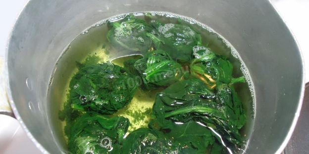 шпинат с яйцом в духовке