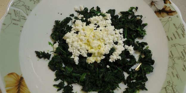 шпинат с яйцом в духовке