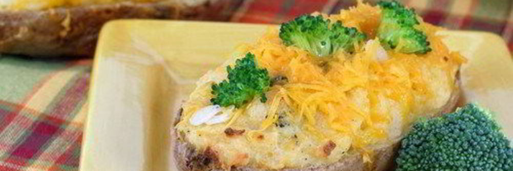 Сладкий картофель, фаршированный брокколи и фетой