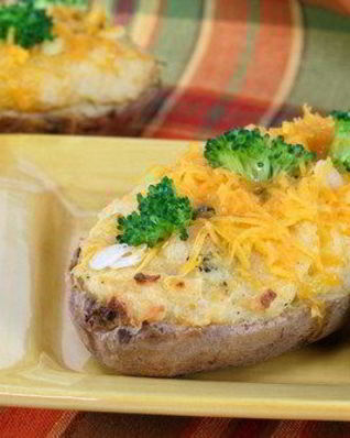 Сладкий картофель, фаршированный брокколи и фетой