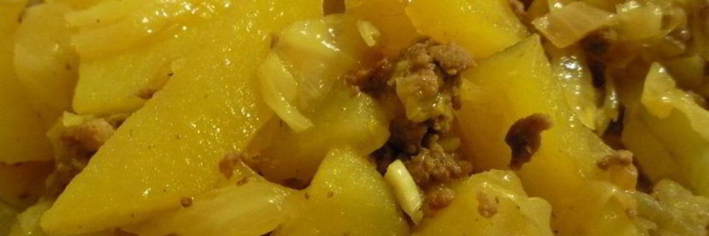 Тушеная капуста со свининой и картошкой