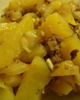 Тушеная капуста со свининой и картошкой