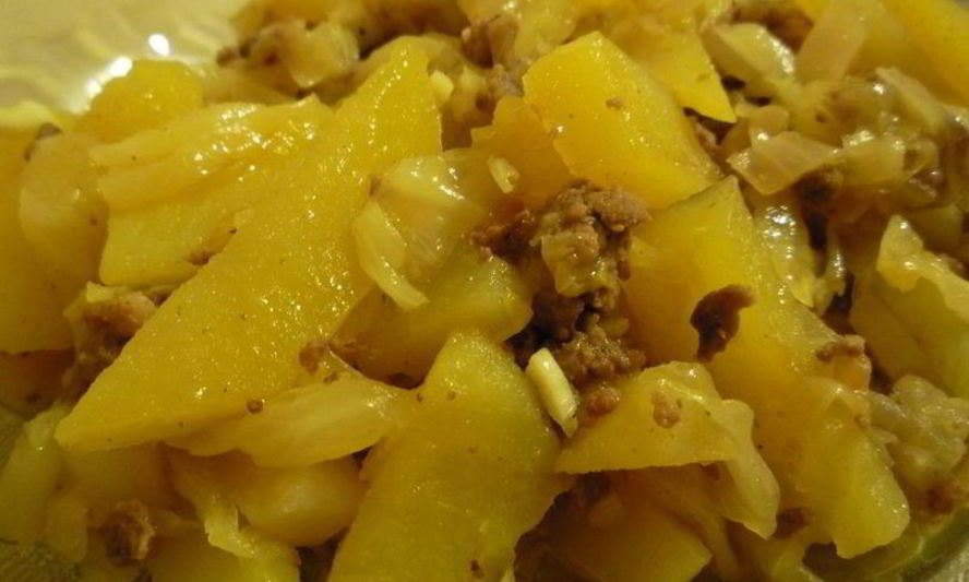 Рецепт тушеной капусты со свининой и картошкой