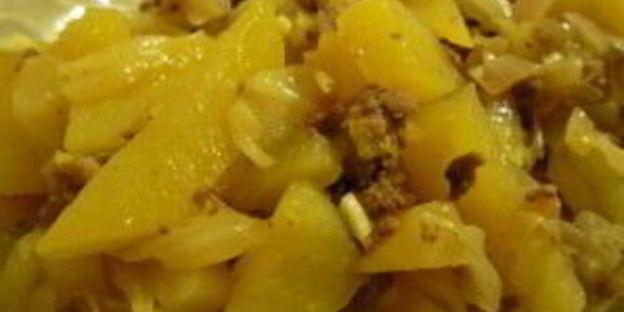 тушеная капуста со свининой и картошкой