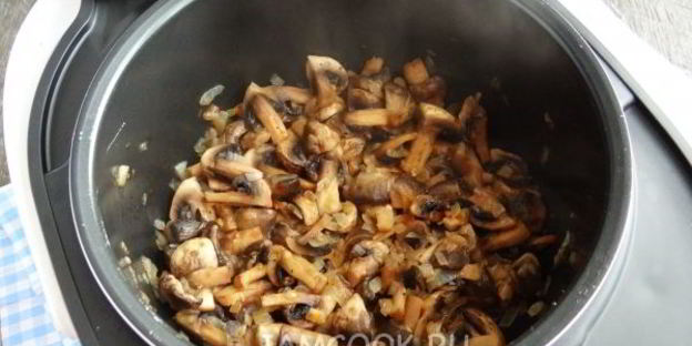 тушеная картошка с грибами в мультиварке