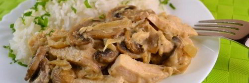 Тушеная картошка с курицей и грибами