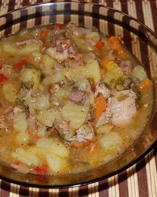 Тушеная картошка с тушенкой