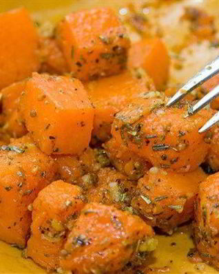 Тушеная тыква с травами