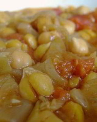 Тушеный горох-нут с луком