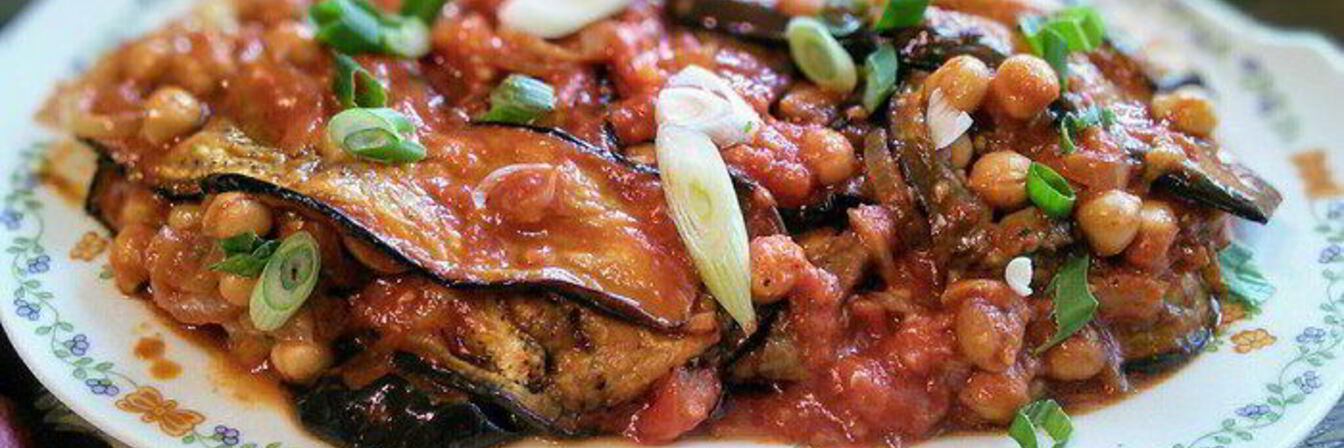 Вегетарианская мусака с нутом